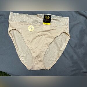 Wacoal Cream Lace Trim Panties